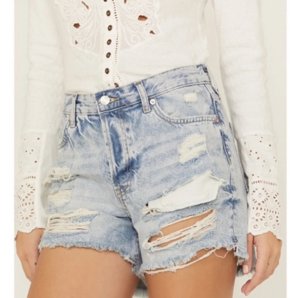 Free People We The Free Maggie Denim Cutoff Shorts Size 26 Light Stone - Picture 6 of 16